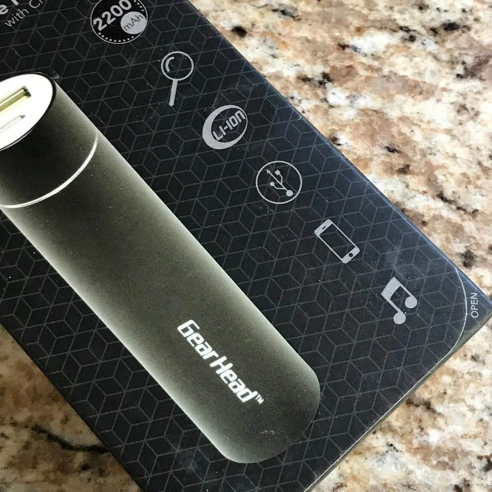 Gear head Micro Mobile Powerbank with Charging Cable NEW - Picture 3 of 7